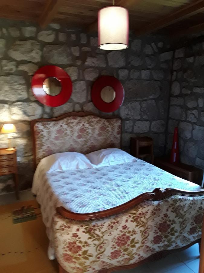 L'Auberge Chez Leon Le Chambon-sur-Lignon Exteriör bild
